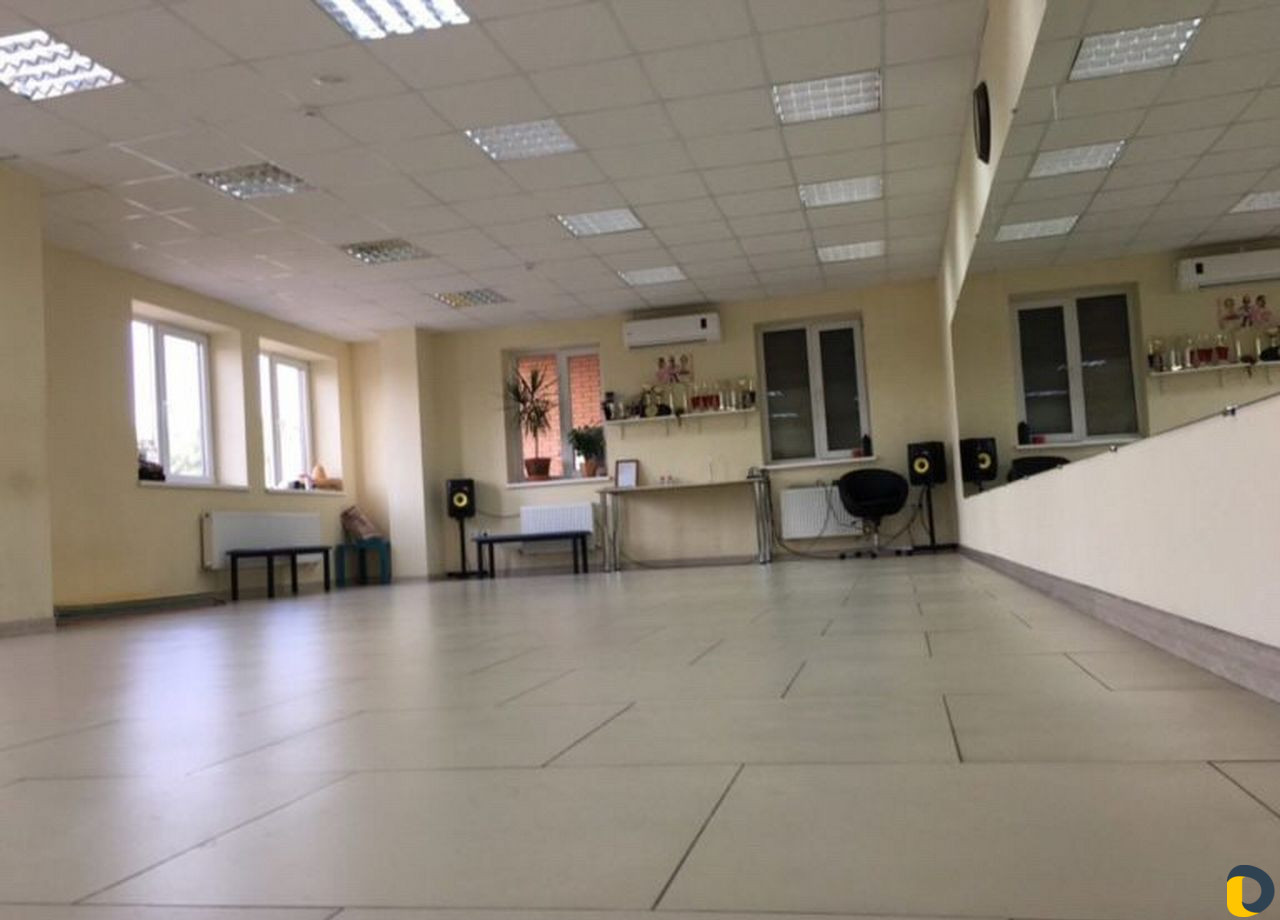 В аренду залы для танцев, йоги и других видов спор