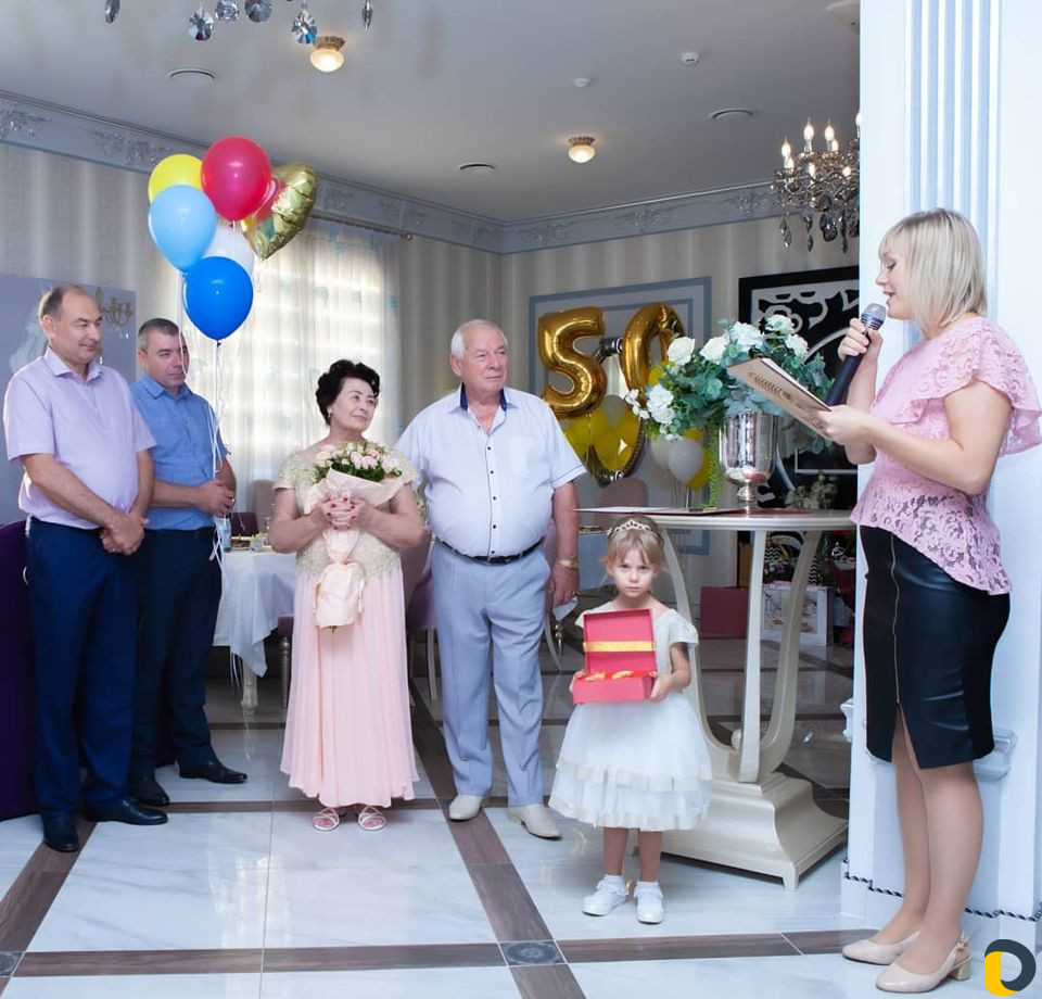 Ведущая и диджей на Праздник