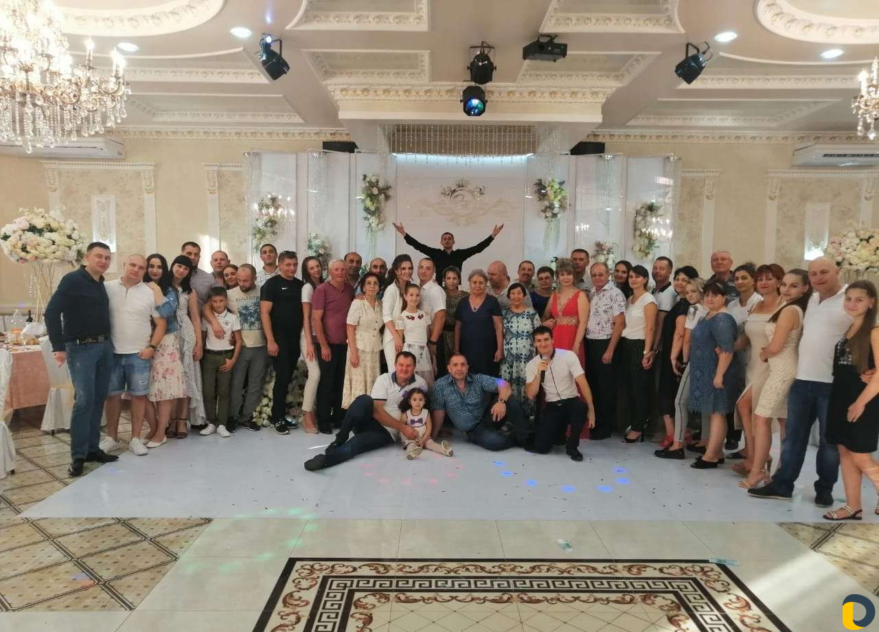 Ведущая