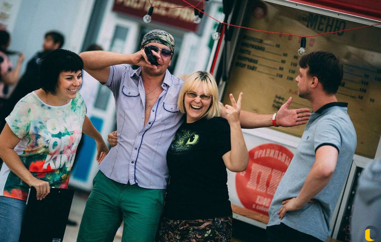 Ведущий на праздник