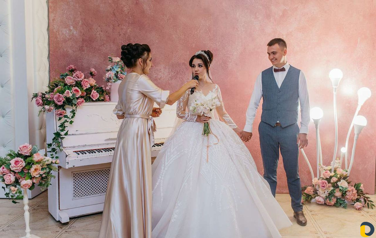 Ведущий на свадьбу