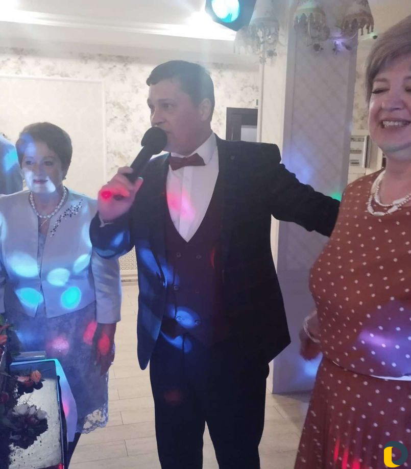 Ведущий всех событий.плюс, певец,диджей и певица
