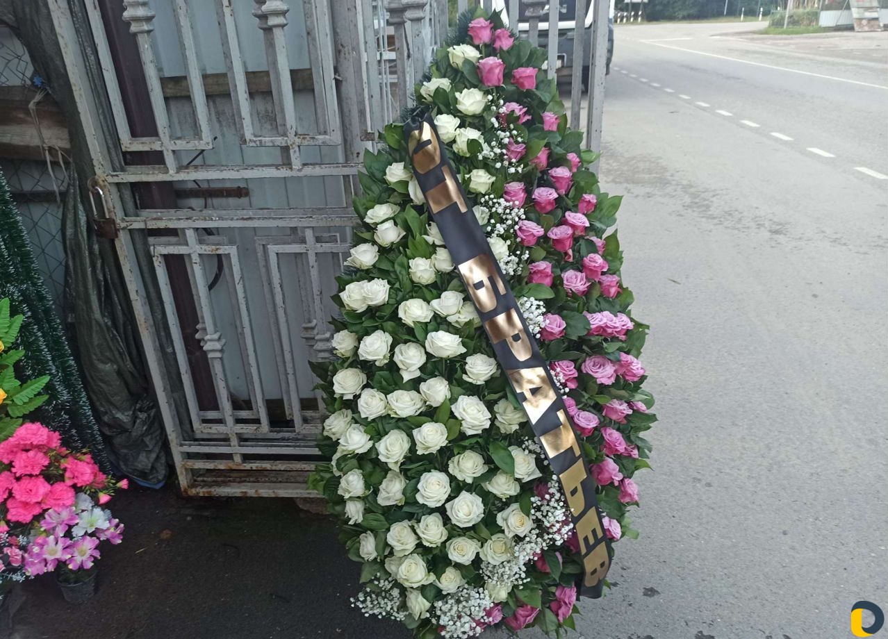 Венки из живых цветов