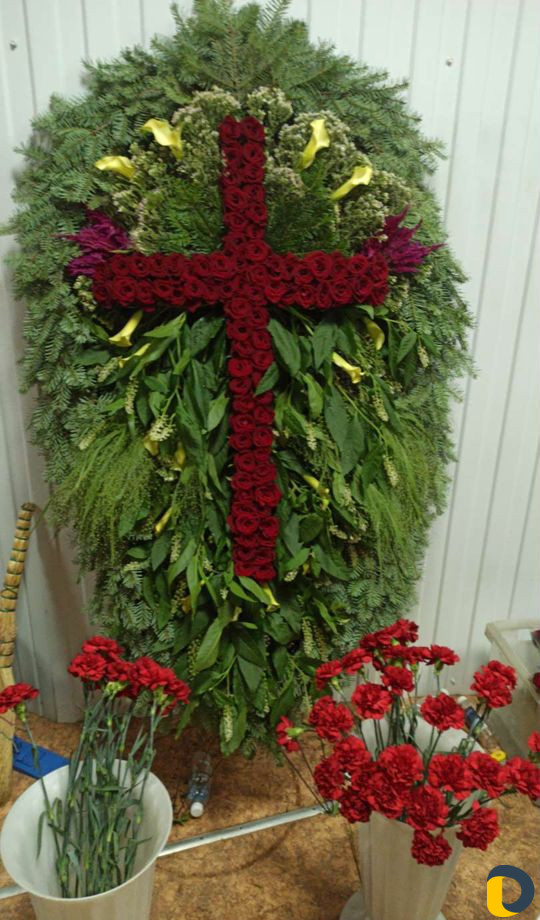 Венки из живых цветов