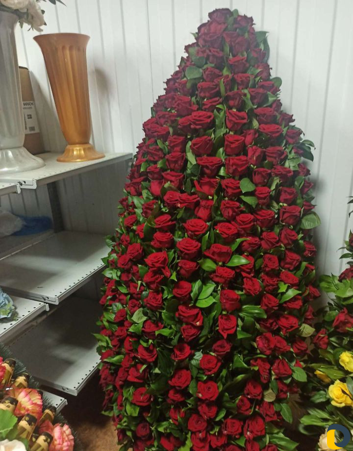 Венки из живых цветов