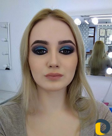 Визажист бровист
