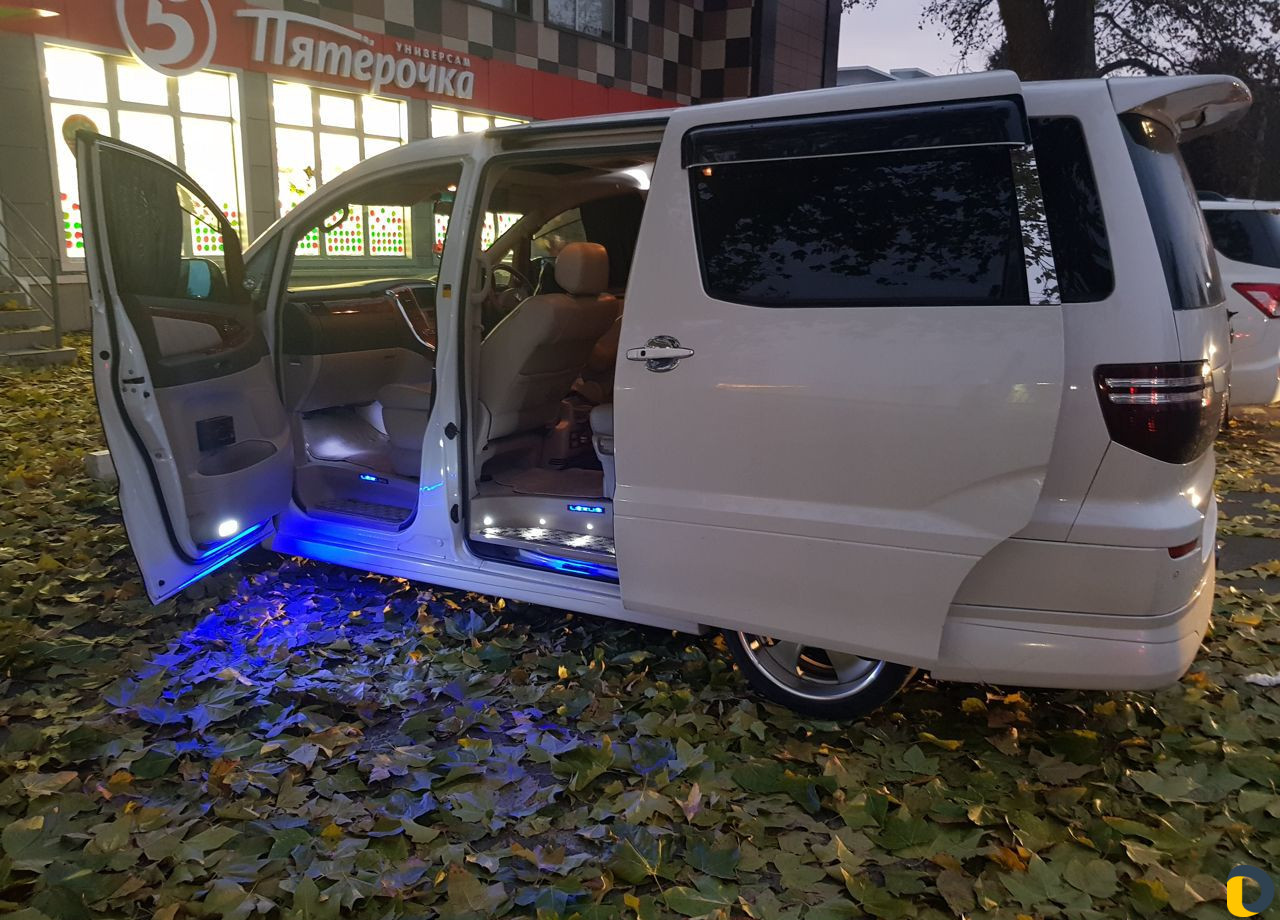 Водитель на своём автомобиле