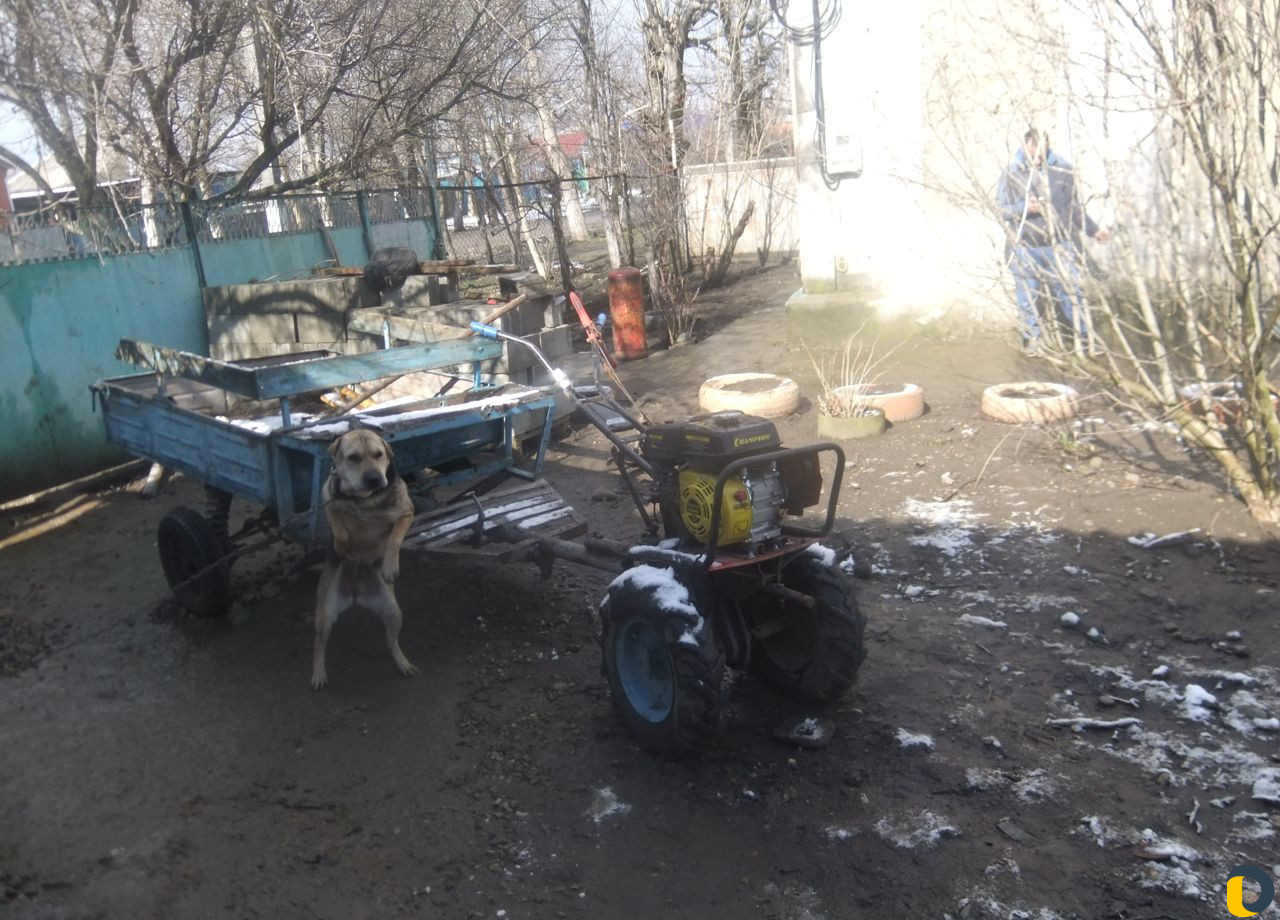 Вспашка земли мотоблоком