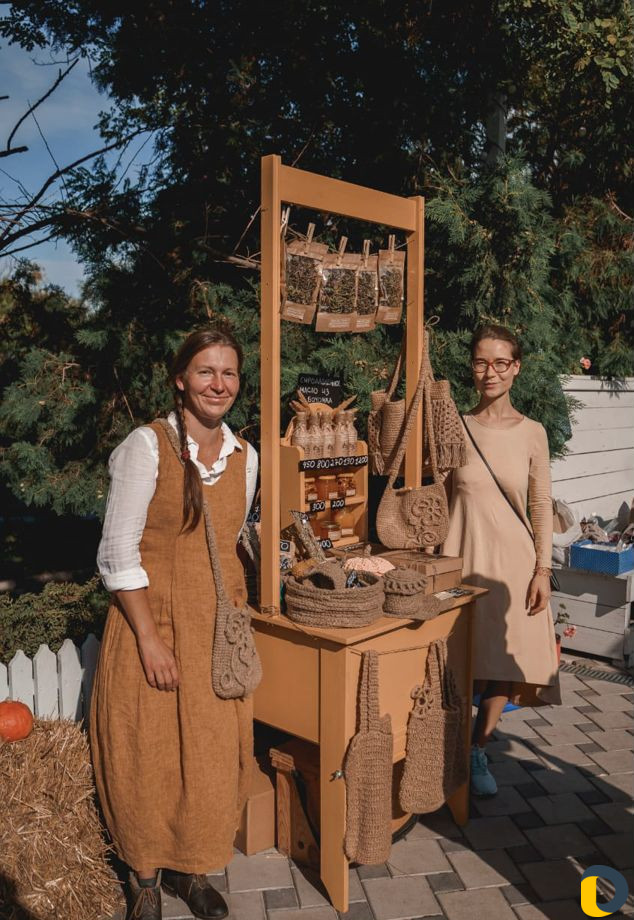 Вязаные сумки и другие вещи из натуральной пряжи