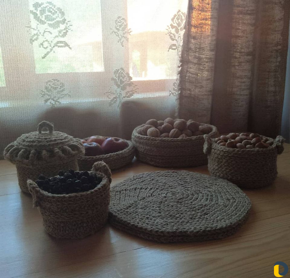 Вязаные сумки и другие вещи из натуральной пряжи
