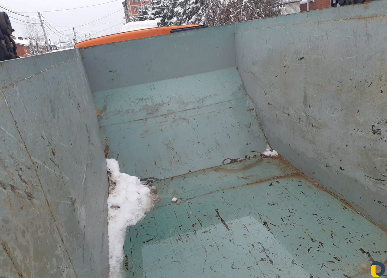Вывоз мусора контейнером: 8 кубов