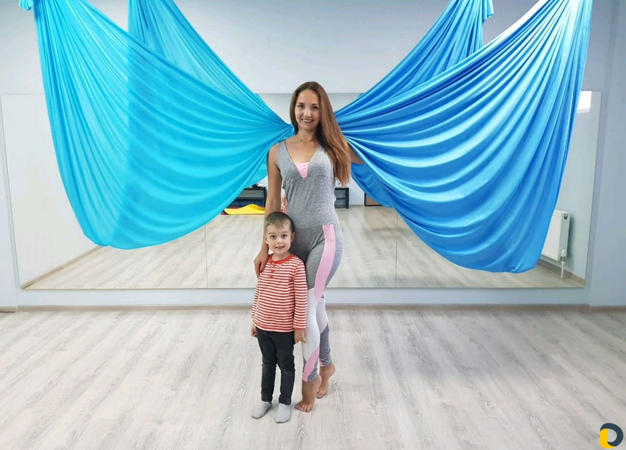 Йога в гамаках