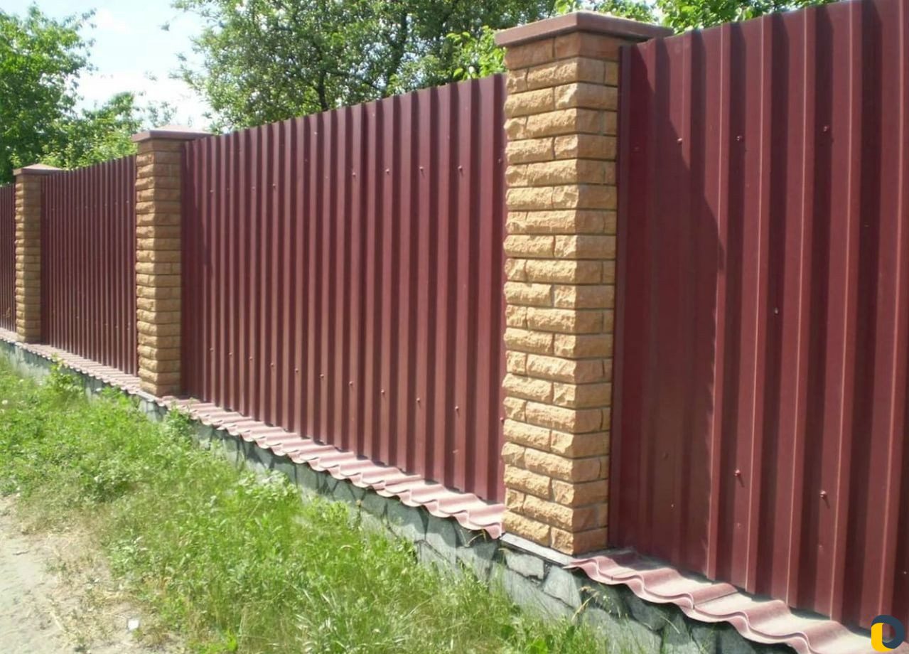 Забор под ключ каменный из профнастила штакетника