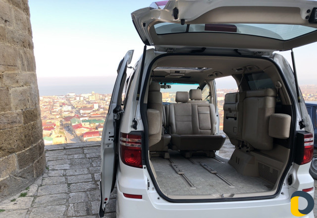 Заказ микроавтобуса Mercedes Sprinter Toyota Alpha