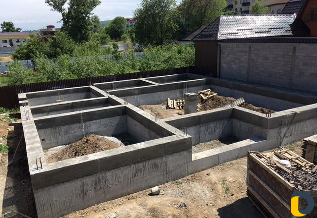 Заливаем фундамент и моналит со своми апалубками