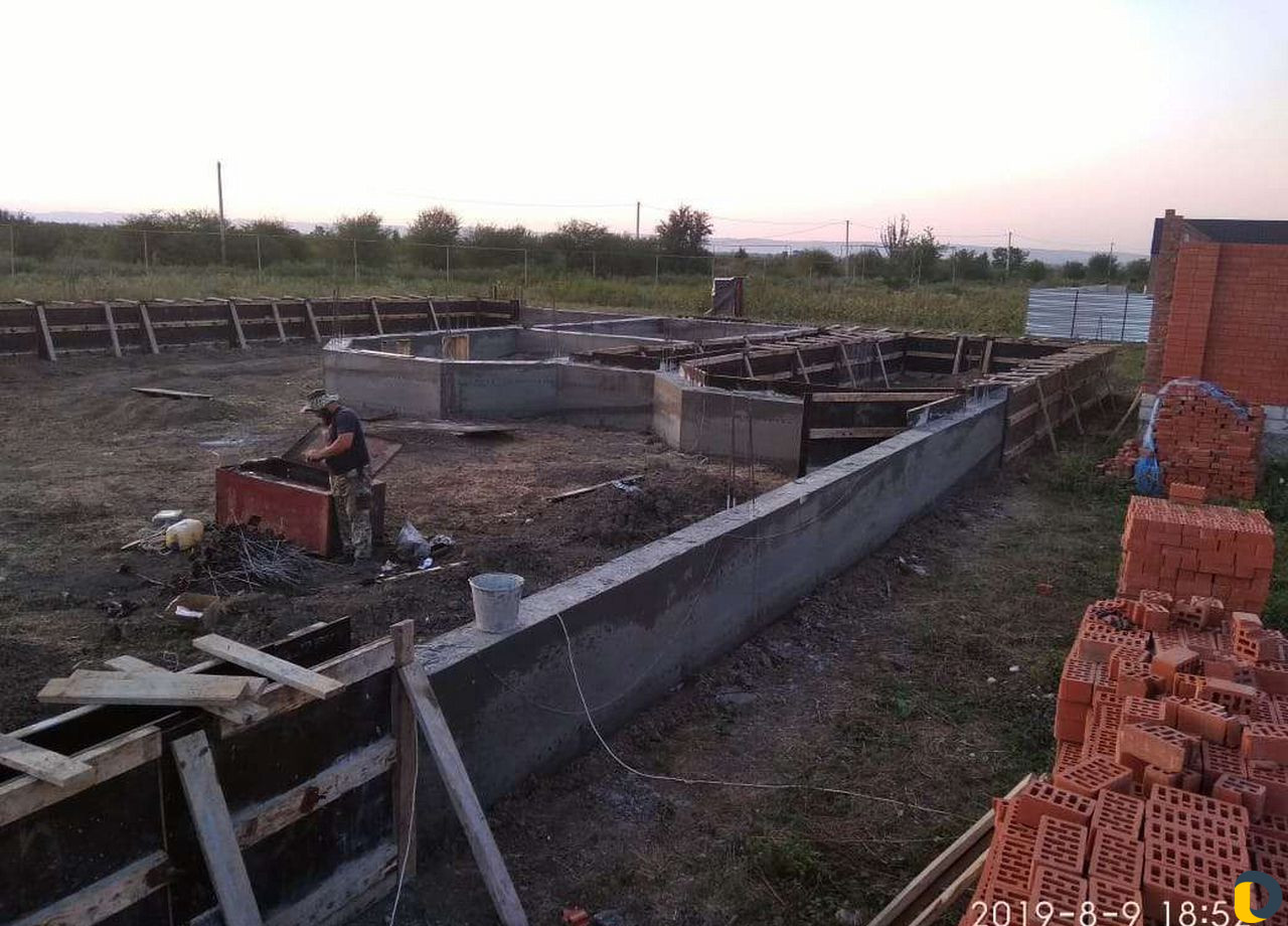 Заливаем фундамент со своими апалубками быстро и к