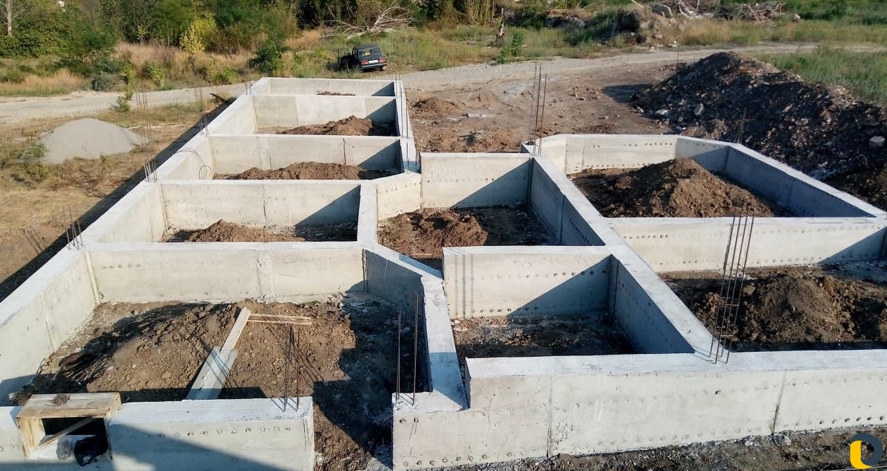 Заливаем фундамент со своими опалубками. Быстро и