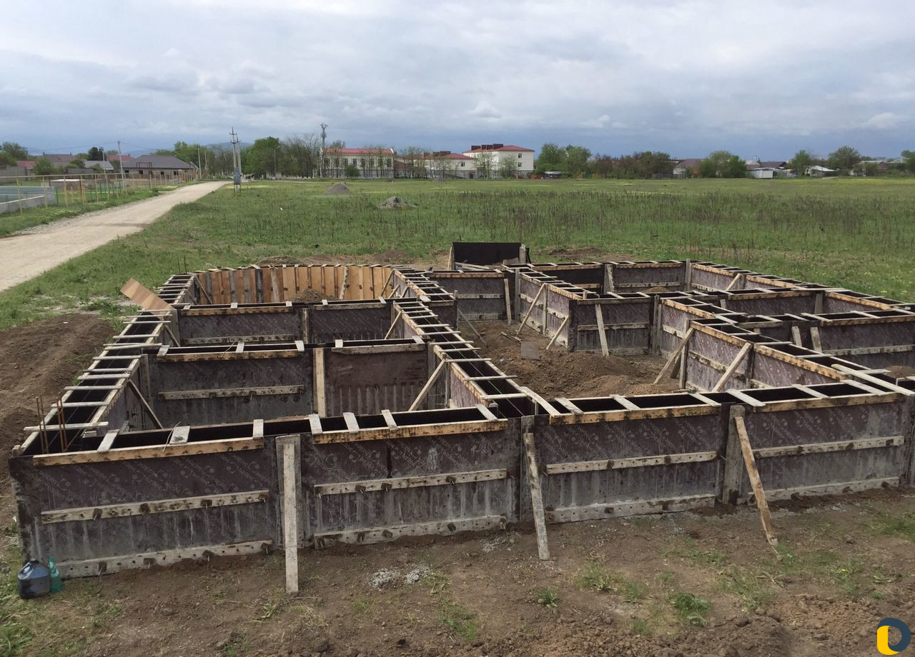 Заливаем фундамент со своими опалубками. Быстро и