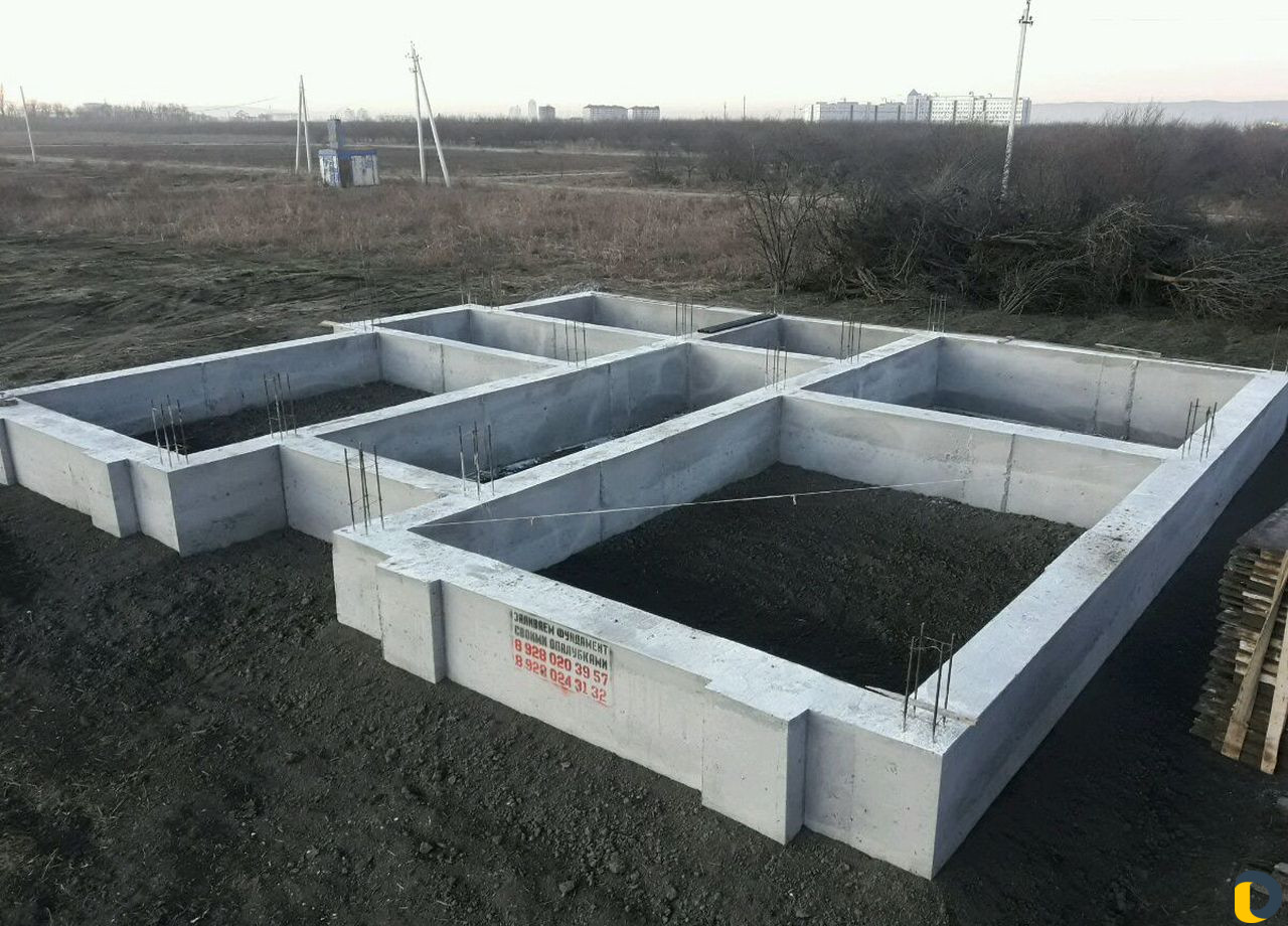 Заливаем фундаменты