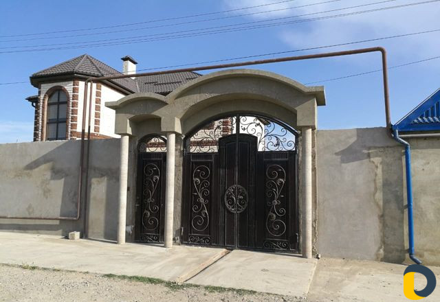 Заливка бетонных арок над воротами