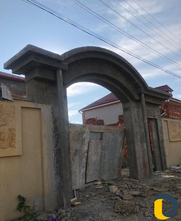 Заливка бетонных арок над воротами