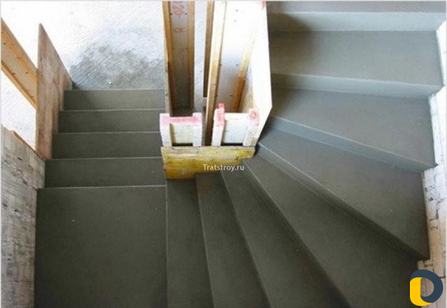 Заливка лестниц, бетонные работы