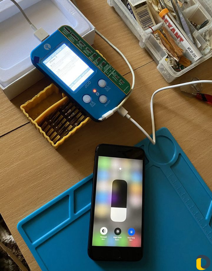 Замена дисплеев iPhone