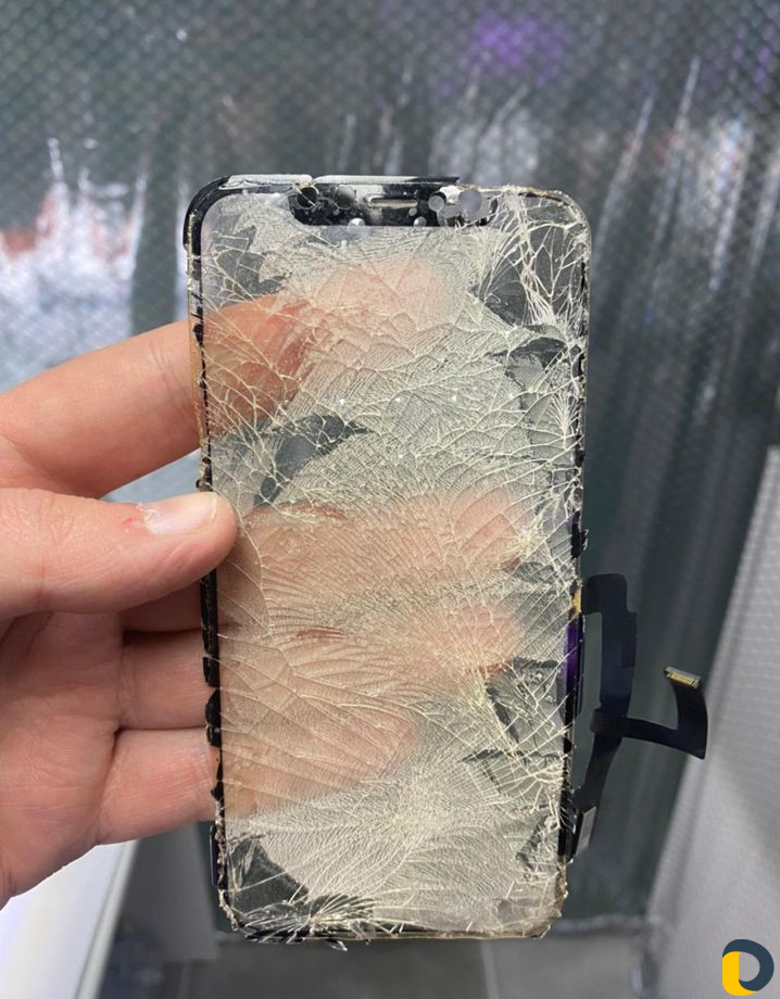 Замена разбитого сенсорного стекла экрана iPhone