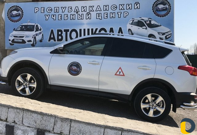 Женщина Автоинструктор, обучение на автомобиле(тол