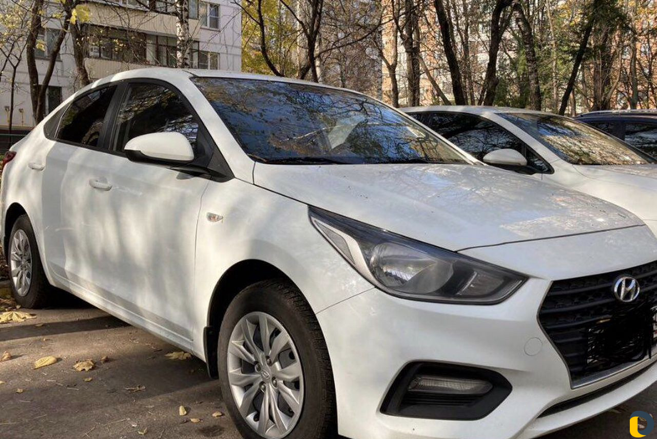 Женский инструктор по вождению