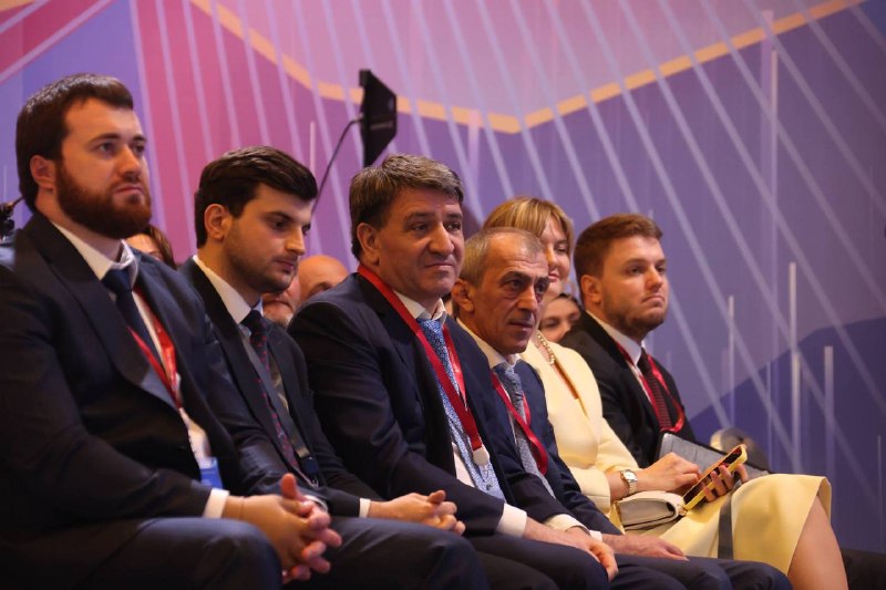 👍 Новые соглашения, проекты развития, награждение волонтёров, помогавших Дагестану справиться с последствиями стихии. Каким был второй день Кавказско — фото 7