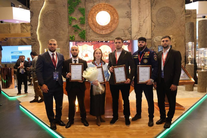 👍 Новые соглашения, проекты развития, награждение волонтёров, помогавших Дагестану справиться с последствиями стихии. Каким был второй день Кавказско — фото 8