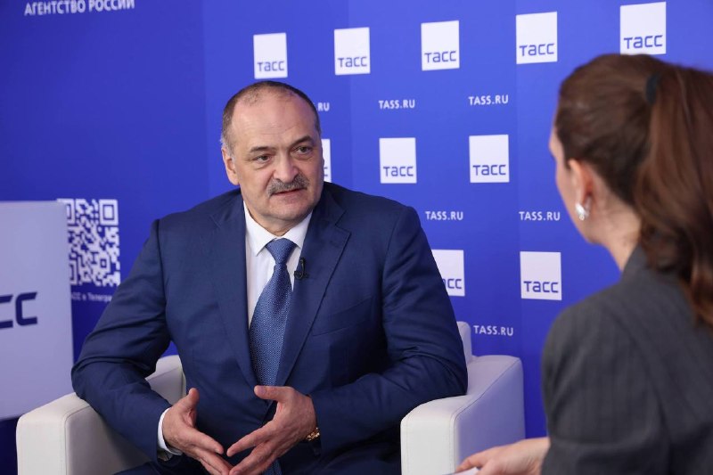 👍 Новые соглашения, проекты развития, награждение волонтёров, помогавших Дагестану справиться с последствиями стихии. Каким был второй день Кавказско — фото 5