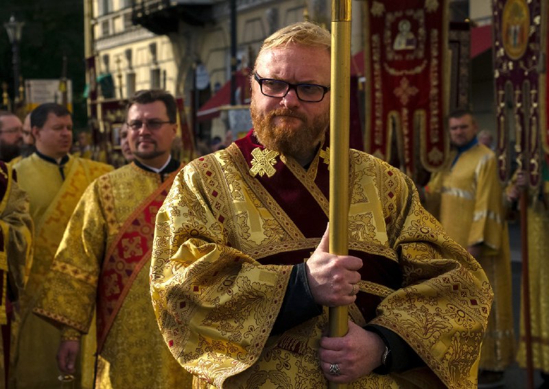 Виталий Милонов, которого послали на*уй на премии «Шансон года», обвинил во всём антисемитизмДепутат отметил, что курьёзный инцидент произошёл, когда