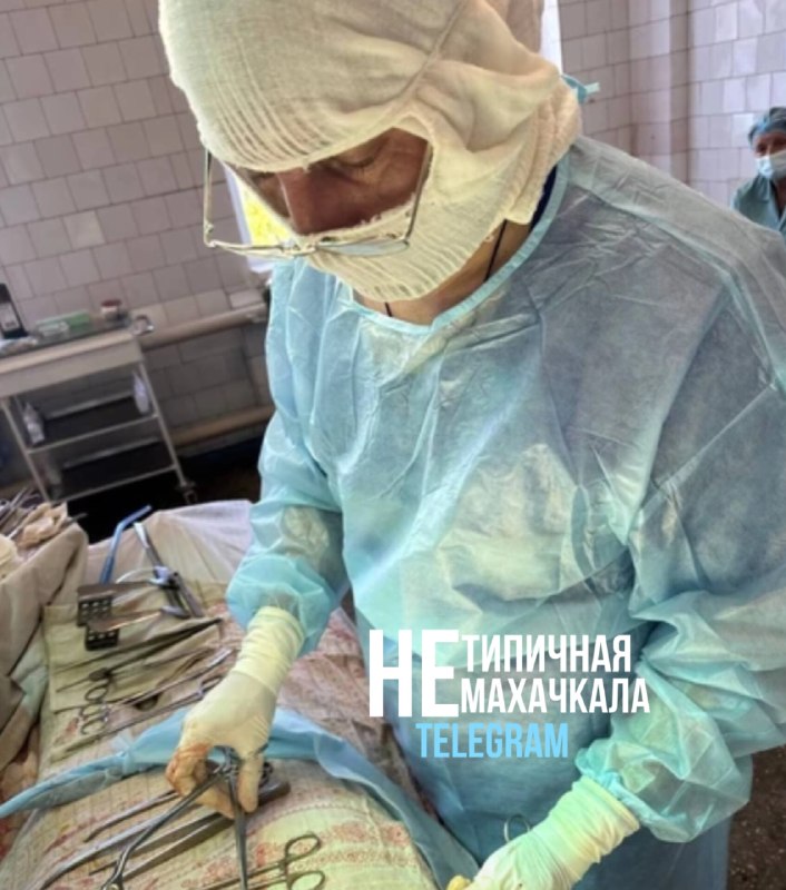 Спасение дагестанки в Запорожской области. Мать шестерых детей, уроженка Дагестана, в Запорожской области получила ранение в шею осколком от БПЛА.Хиру — фото 3