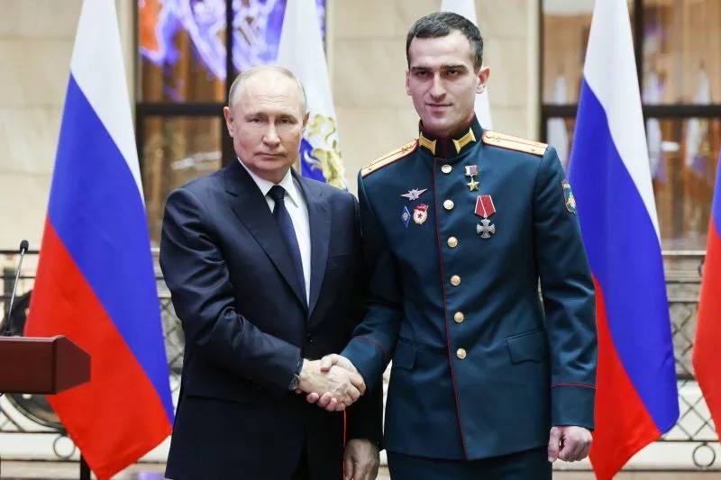 🤝Редакция ЧТД поздравляет Героя Российской Федерации, временно исполняющего обязанности министра по национальной политике и делам религий Республики — фото 1