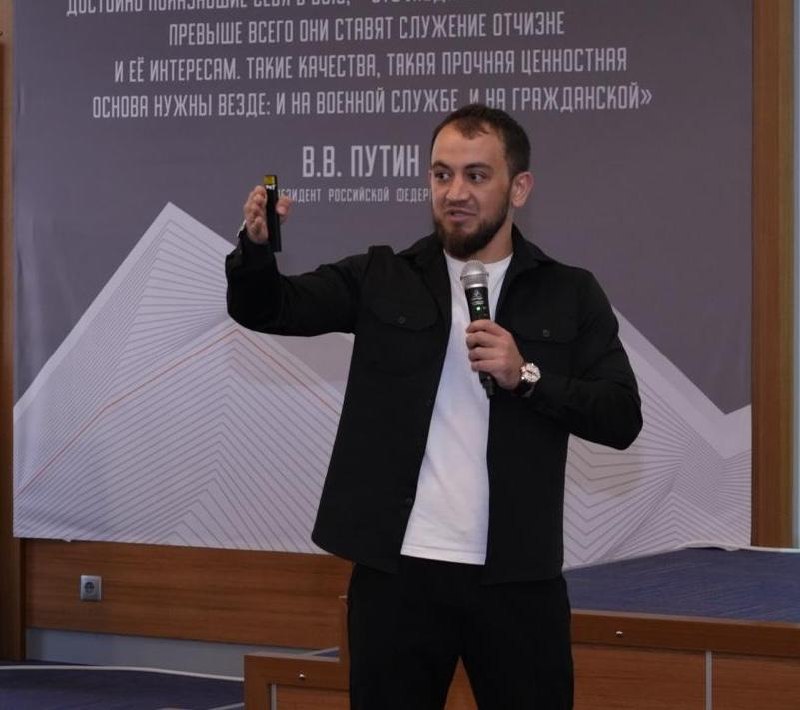 🌐Цифровая гильотина: как из обычных пользователей делают диверсантовПротив России ведут системную вербовку через звонки, игры и ИИ. Цель — втянуть гр